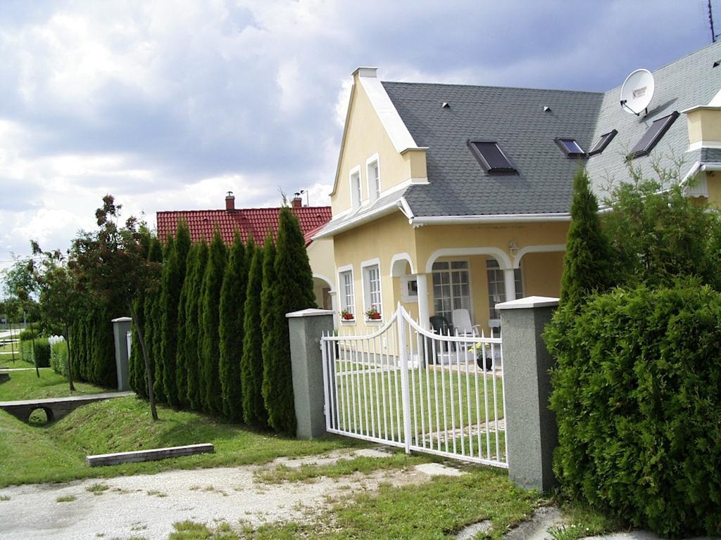 Pacsirta Apartman Ленти Экстерьер фото